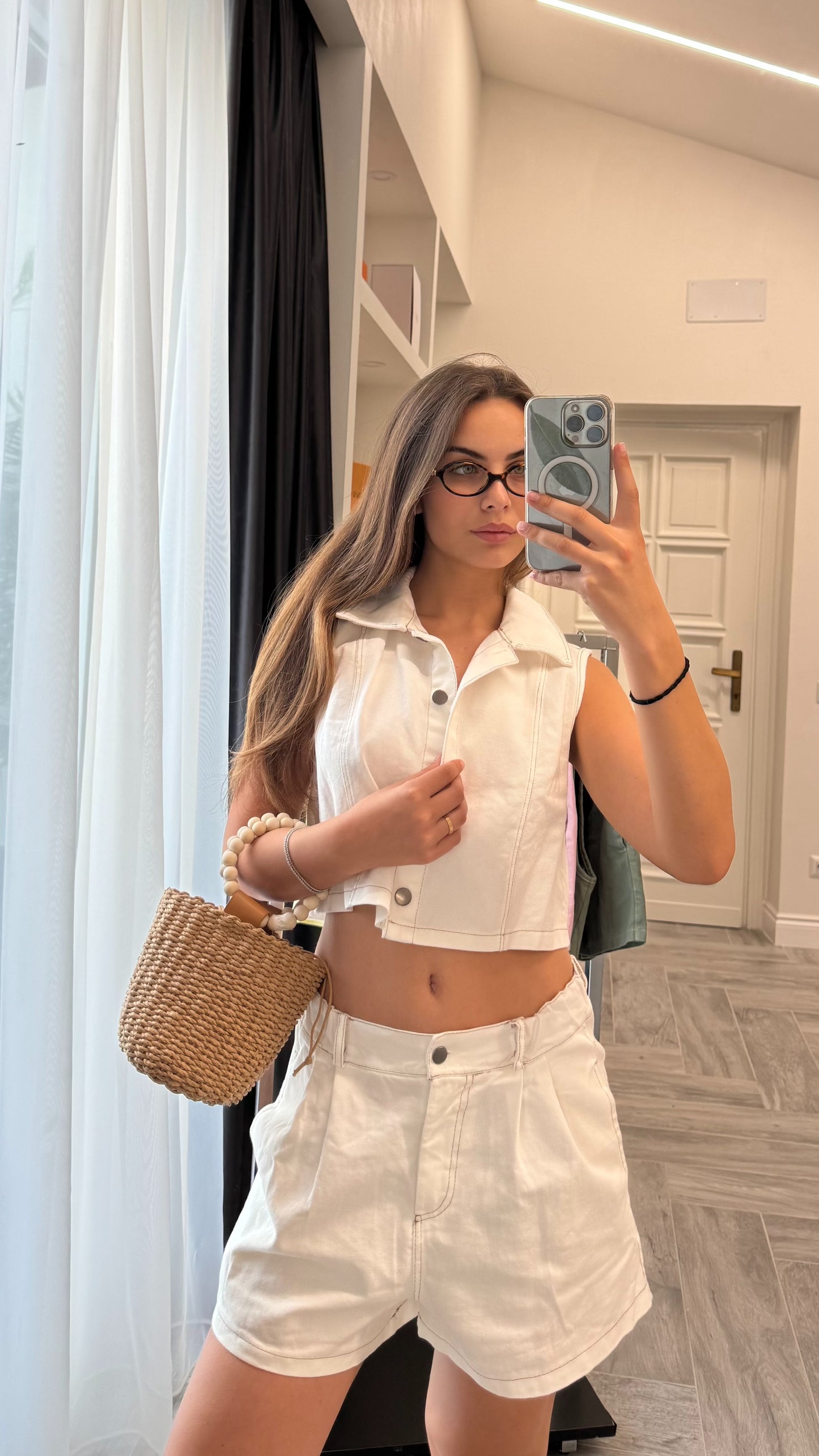 set Lola