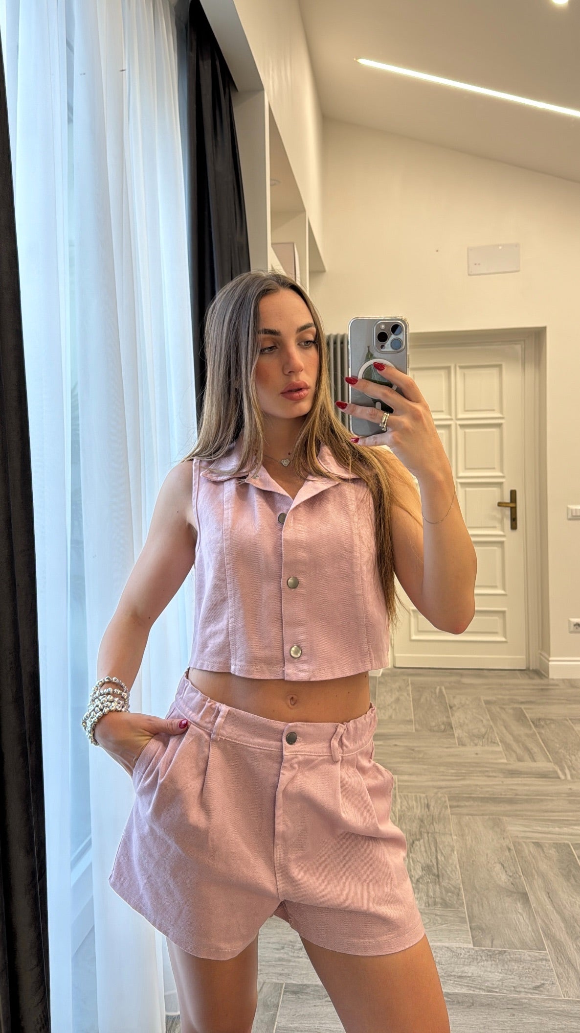 set Lola