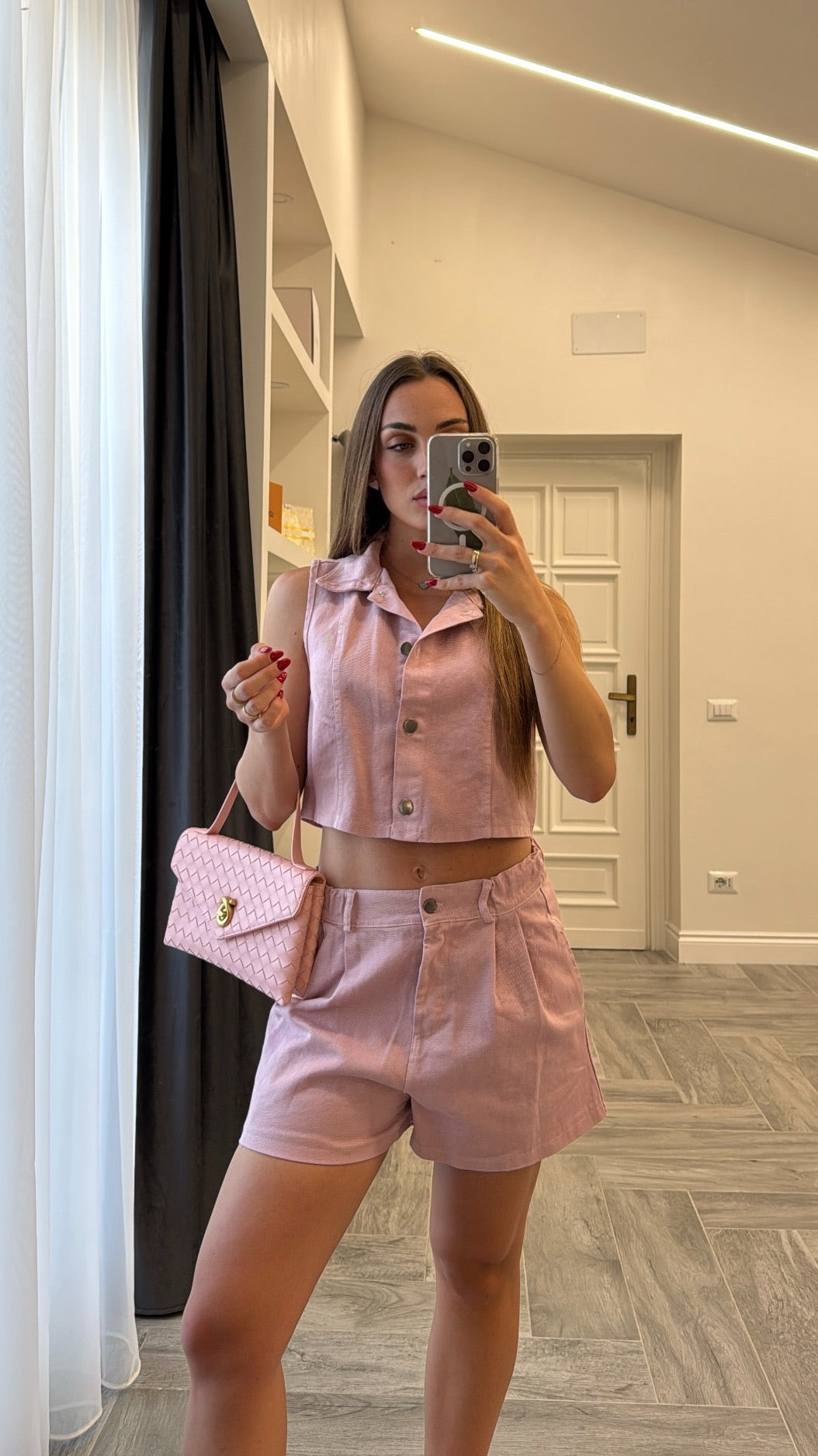 set Lola