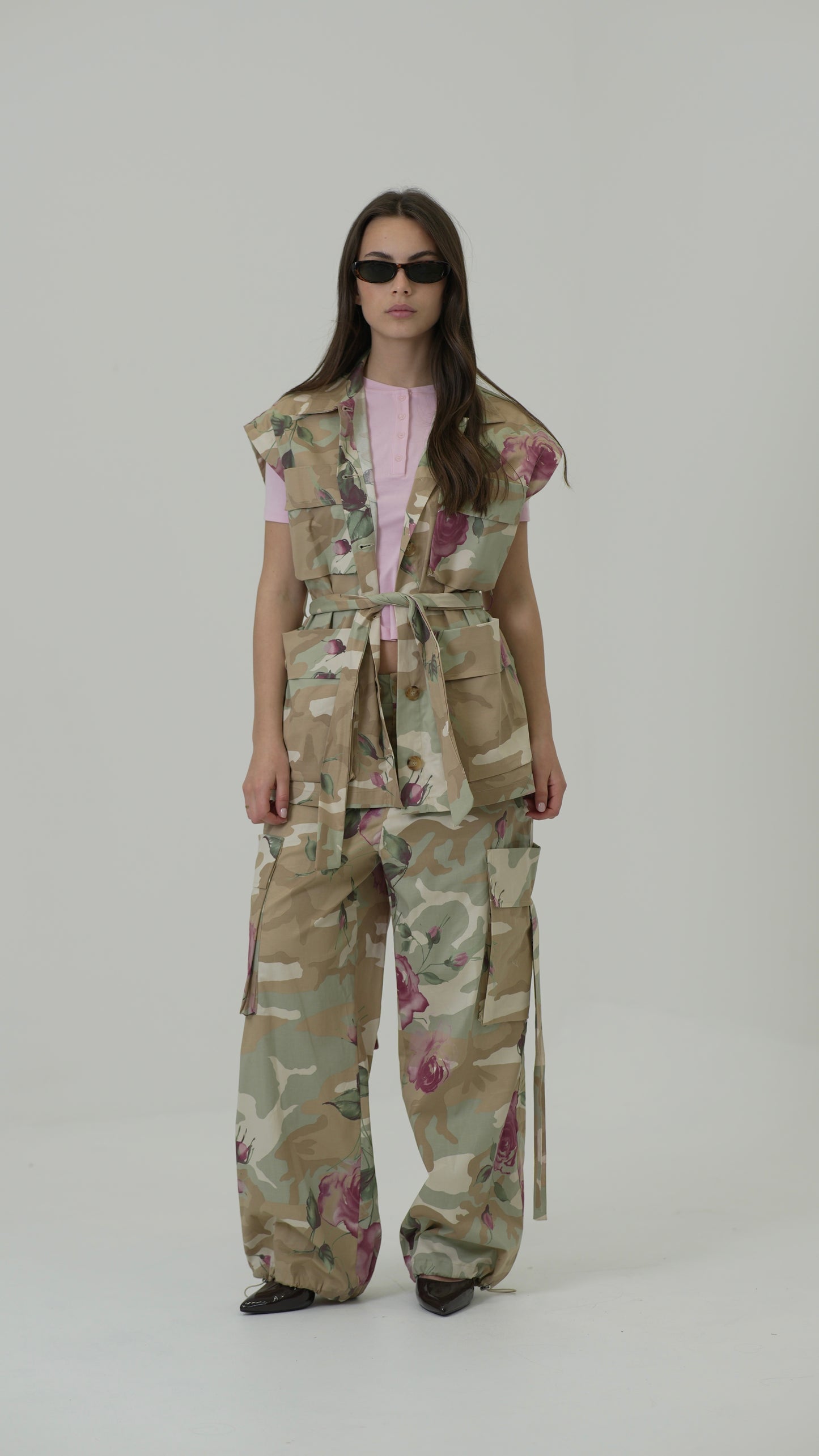 Gilet mimetico con rose
