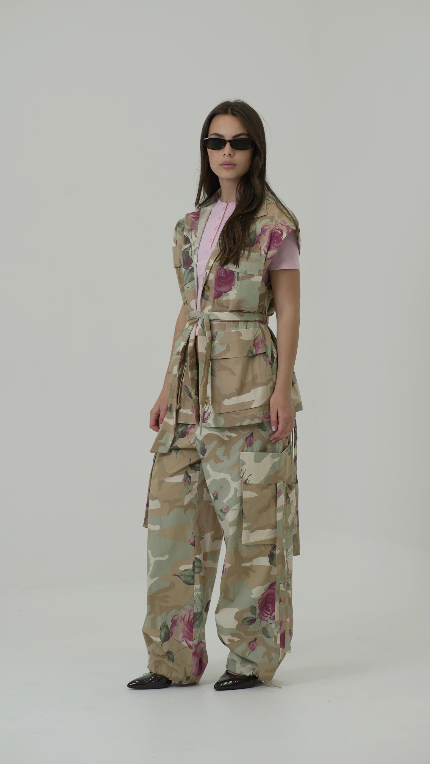Gilet mimetico con rose