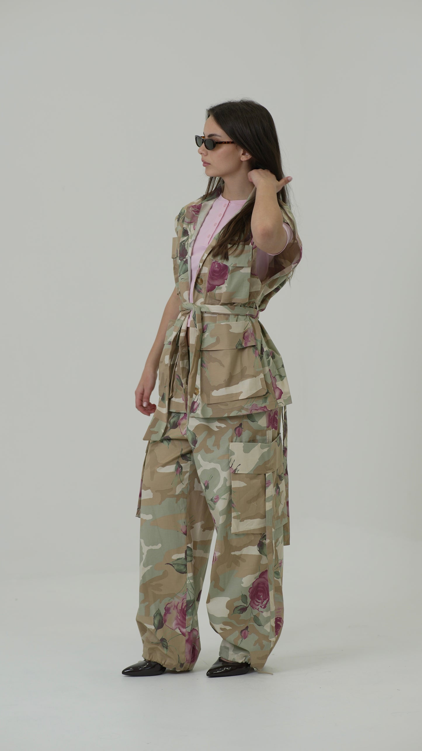 Gilet mimetico con rose