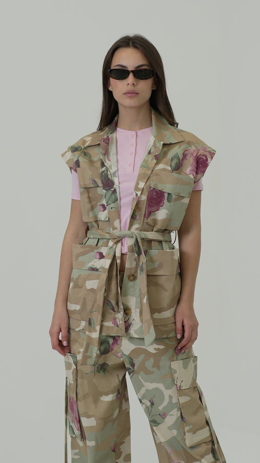 Gilet mimetico con rose